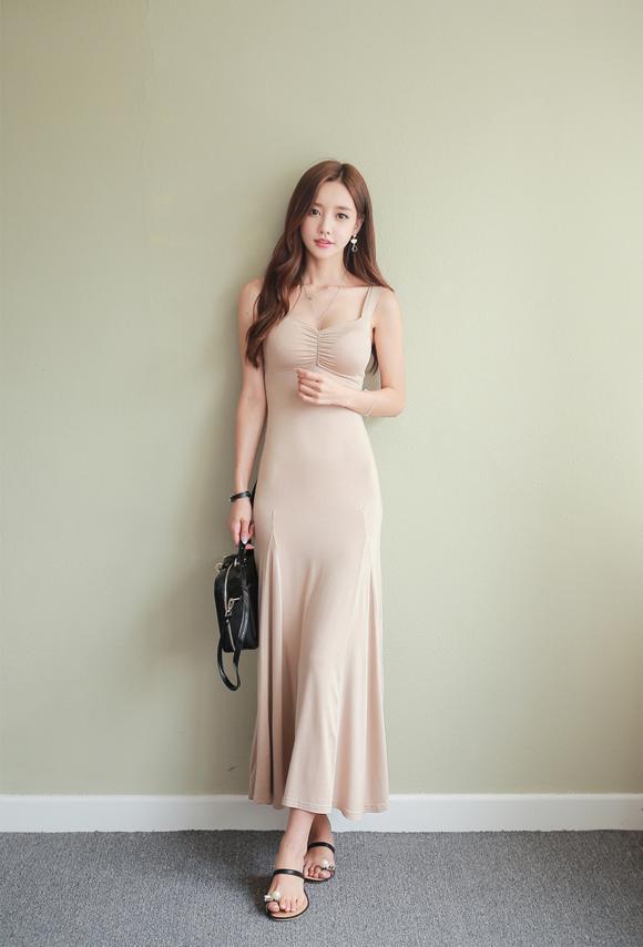 孙允珠小姐姐穿了个肤色吊带裙,产生风华绝代即视感!