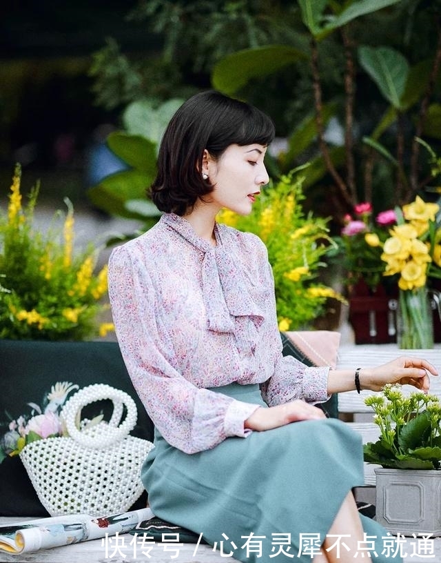 黑皮女生@今年终于不流行白衬衫!这3件单品,才是春天 时髦优雅的打开方式