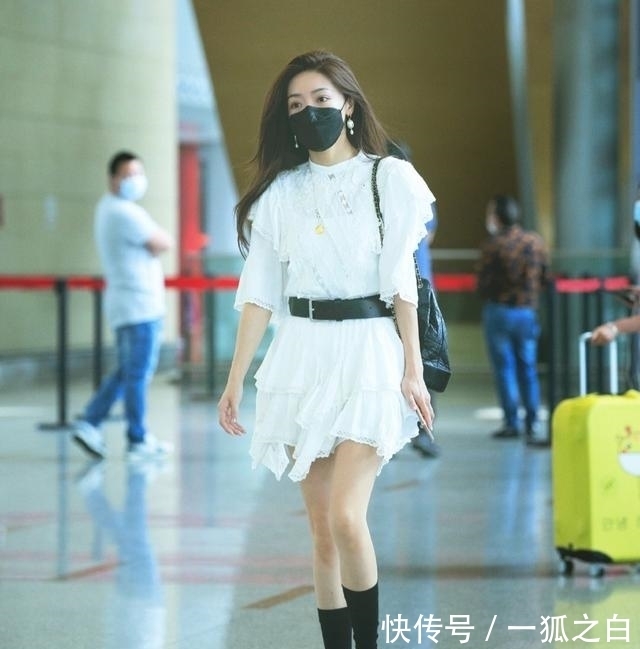  凸显|少女感果然是荷叶边说了算！俏皮灵动的花边，凸显层次感更有型！