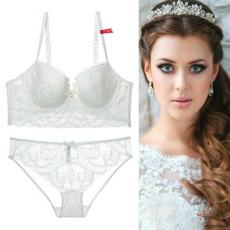 穿“惊艳”文胸的女人，一动一婀娜尽是迷人的风情