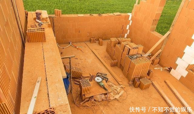 农村老人盖房子时候爱说墙上加墙，家破人亡，这种说法靠谱吗