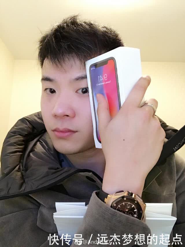 黄毅清承诺要去灾区救灾，一整天没消息遭网友批：利用灾难炒作