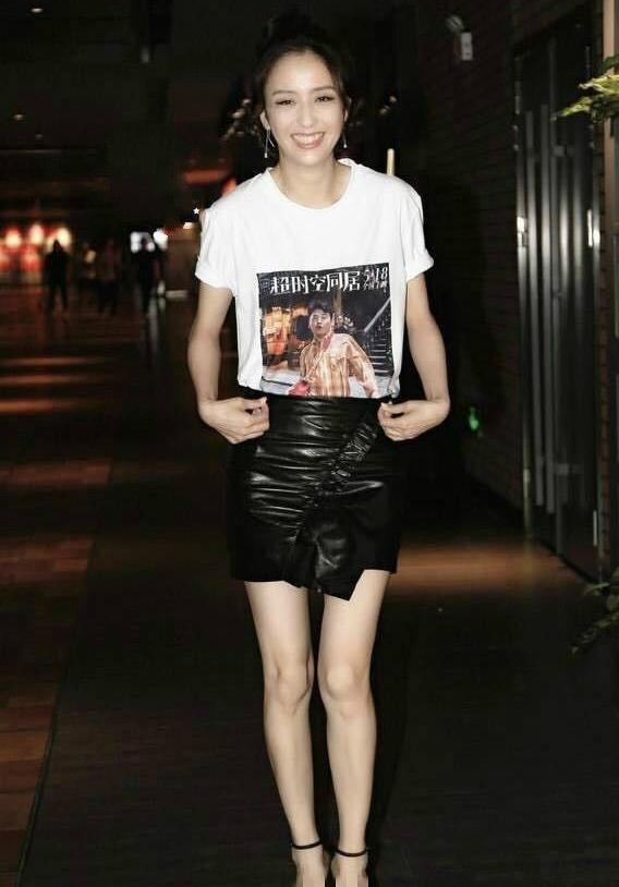 佟丽娅不仅是苗条,身高165体重80,这是干瘦的表现!