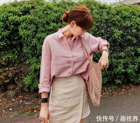 娃娃:这才是四五十岁女人该有的打扮:娃娃衫+高跟,比同龄人更显年轻