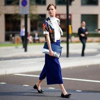 过35岁女人，这3种鞋子再喜欢也别穿，伤脚显腿粗，还拉低你衣品