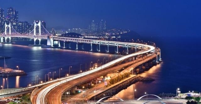 458米高的港珠澳大桥被巨轮撞击会发生什么? 印度: 这下服了!