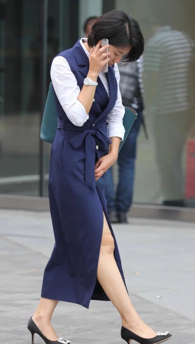 小姐姐为了秀大腿也是拼了，这感觉太霸道了