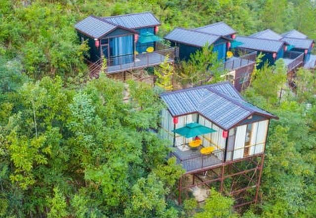 建在悬崖边的酒店，躺着就能看星空，身下却是百丈深渊