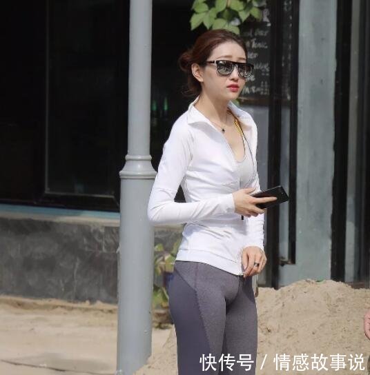 吊带打底裤美女，无论走到哪都是焦点！