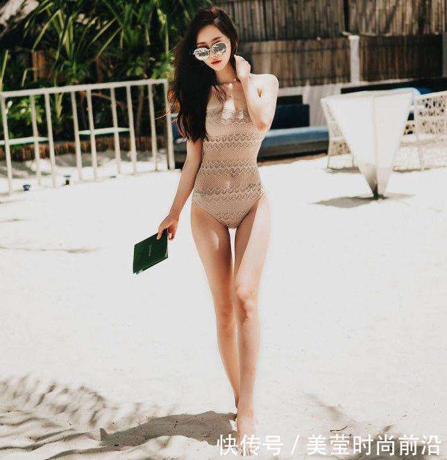 比基尼泳衣小姐姐, 清纯漂亮, 成为万众瞩目的焦点