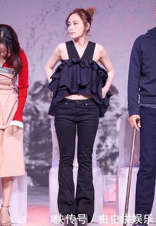 被37岁阿娇惊艳到了，仅仅只是选对了裤子，就美得这样清新脱俗！