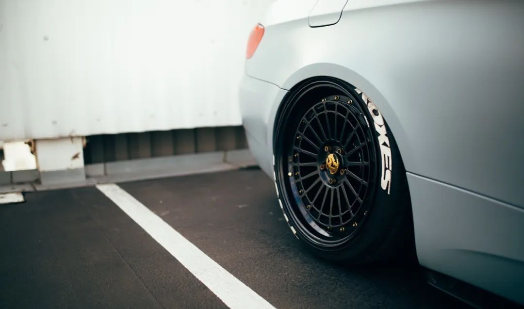  『姿态』低空飞行战舰灰宝马 E92 M3，姿态风格却难掩大佬气质