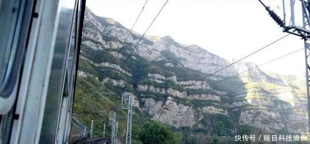 中国“舒坦”的一列火车，夕发朝至一站直达，堪比移动宾馆！