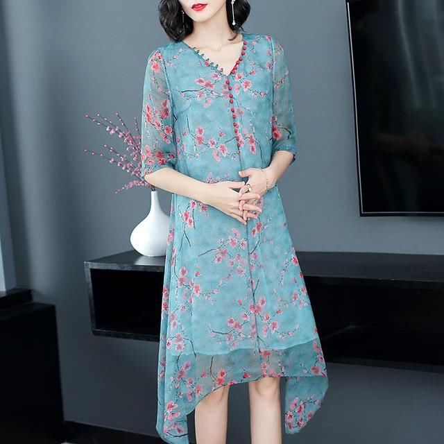 今年48岁的我，去泰国旅游，穿这样旗袍，美的其他团友羡慕眼红