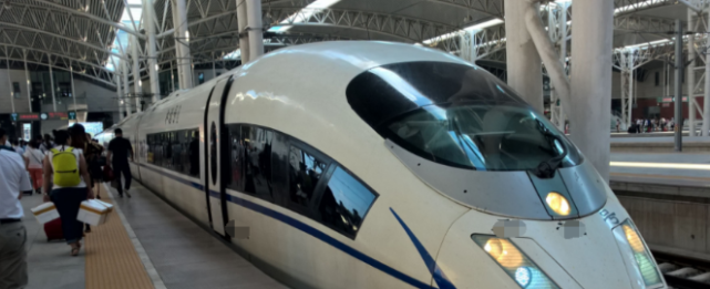 下暴雪时，为什么高铁依然运行，火车和高速却停运？看完恍然大悟