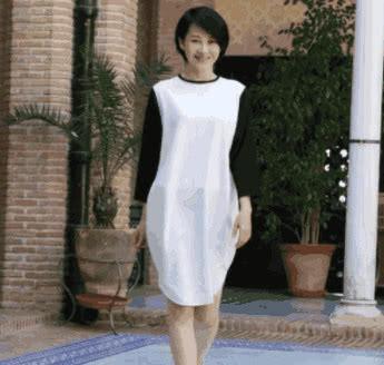 许晴真小公主，这裤子都勒出“三角区”了她还敢穿，网友：胆肥