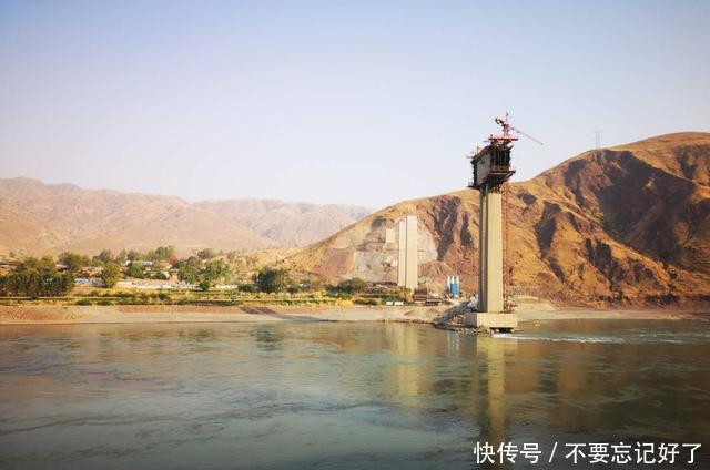 『金沙江』昆明户外活动爱好者最喜欢的地方之一,元谋江边乡天然沙滩
