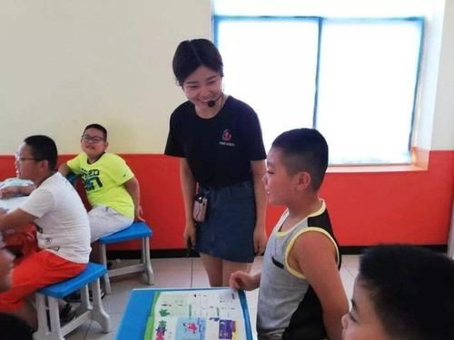 过节争相给老师送礼?中国家长已陷囚徒困境