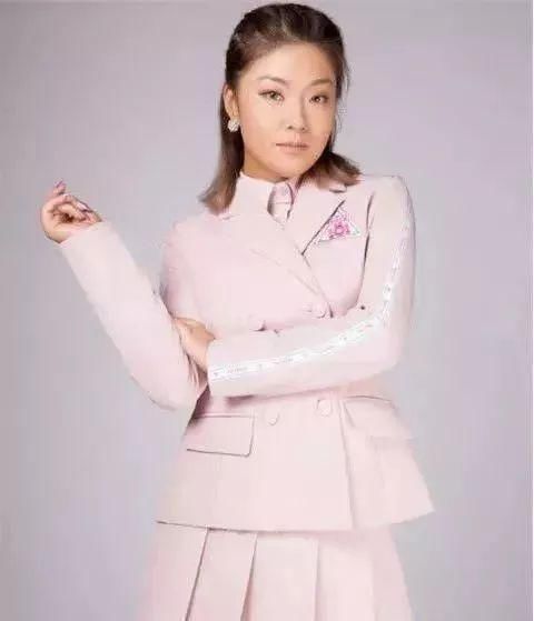 王菊的公司刚发文辟谣，却遭工作室发解约声明打脸，到底怎么回事