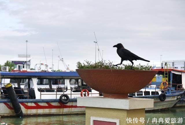 一个名字比中国还要中国的外国城市, 因一道海峡举世闻名！