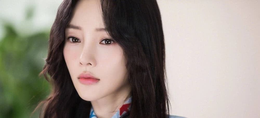 李小璐事业高开低走,父母的合影比较少,她还是