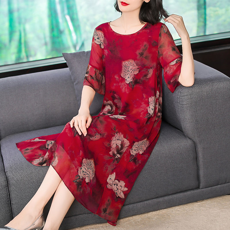 有一种典雅叫旗袍,有一种时尚叫酒红裙,建议6070后妈妈穿