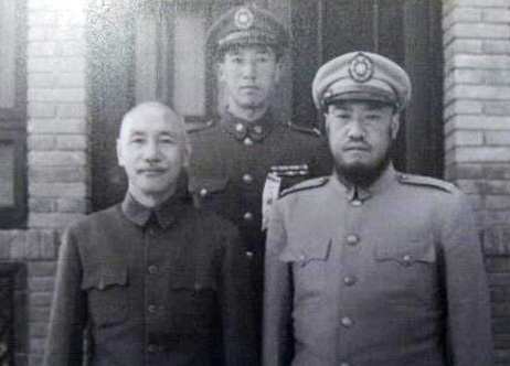 红军,贪图国家财产逃到国外,现在被商人歌颂是