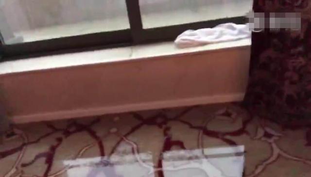 谢霆锋发微博求救 房间被淹情形危急, 被怒骂网友：黑粉太可怕