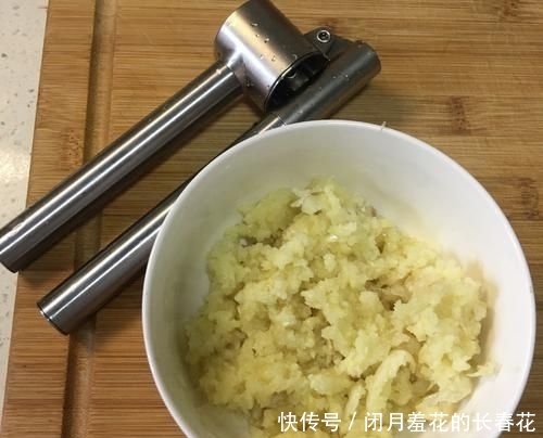 『常见』用这种常见东西做鱼的饵,学会了这种方法,连杆上鱼不是梦