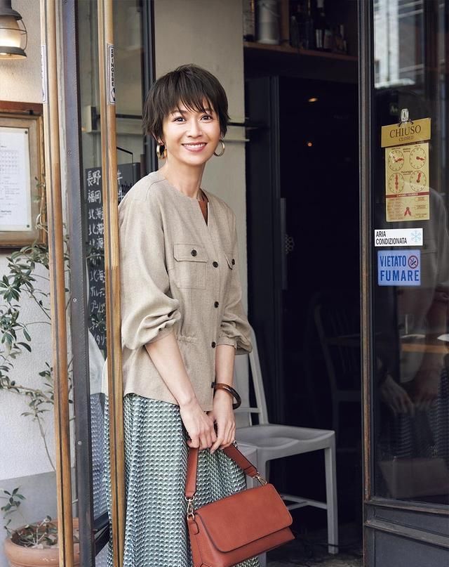  『都市』都市白领的时尚穿搭,简单干练有气质,网友原来职业女性这么美