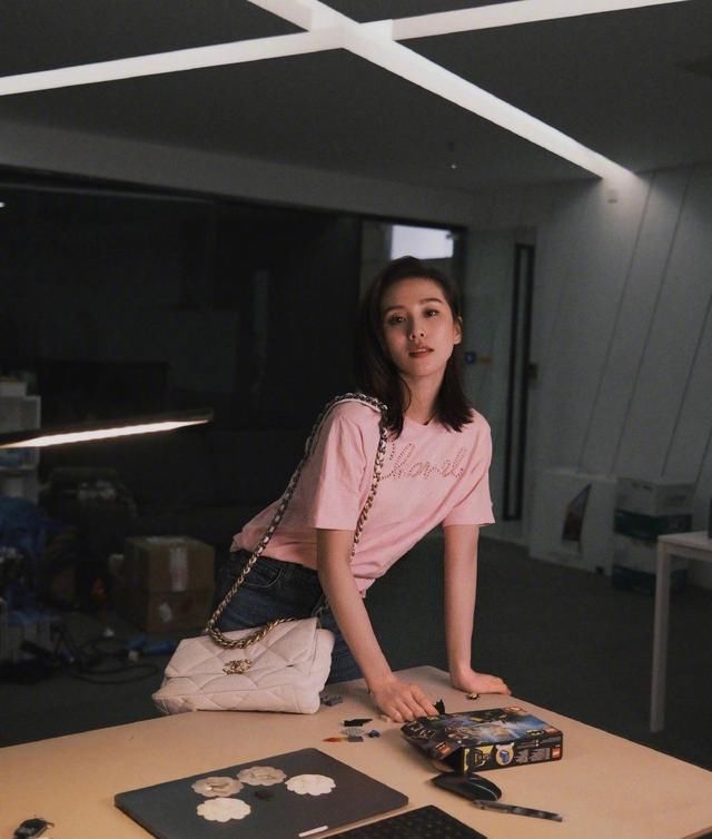 『技巧』牛仔裤平平无奇?显瘦又显高的小技巧,穿出自己的style!