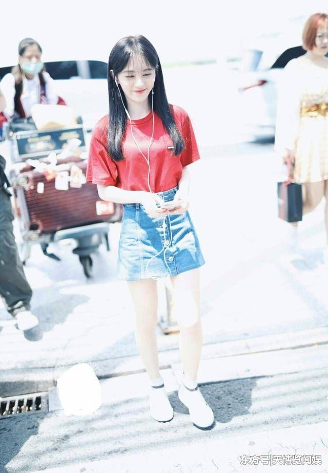 鞠婧祎不管穿什么都楚楚动人，不亏是4000年一遇的美女