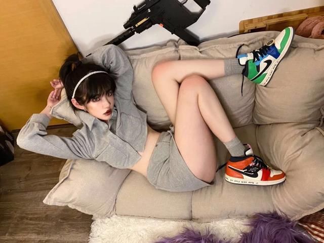  『Girls』SNKR Girls丨肤白貌美大长腿？这期的球鞋女孩可不止这一点点的诱惑！4.13-4.19