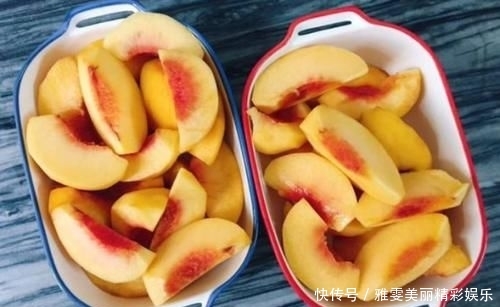  「刮油减脂」“牛奶肌”得靠养，黄皮女生坚持吃3种水果，皮肤可“白到发光”