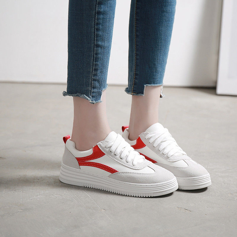 闺蜜从来不穿高跟鞋，只穿这样的休闲鞋，女人味挡不住