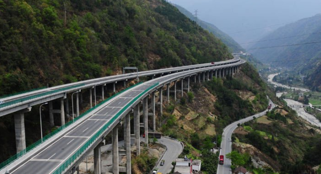 四川开工大工程，332亿元扩建8车道高速，这个县区成最大赢家