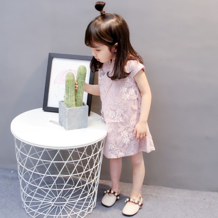 如果有可爱的女儿，一定要给她准备这样的旗袍装，尽显气质淑女范