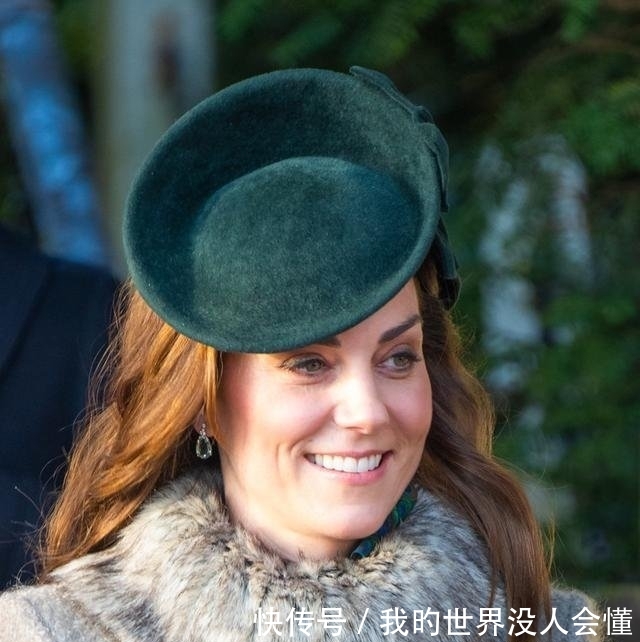 气质■夏洛特小公主首次现身,与凯特王妃穿亲子装,气质不输妈妈