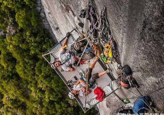 最强“钉子户”：靠一根钉子吃喝拉撒睡，都在万丈悬崖之上