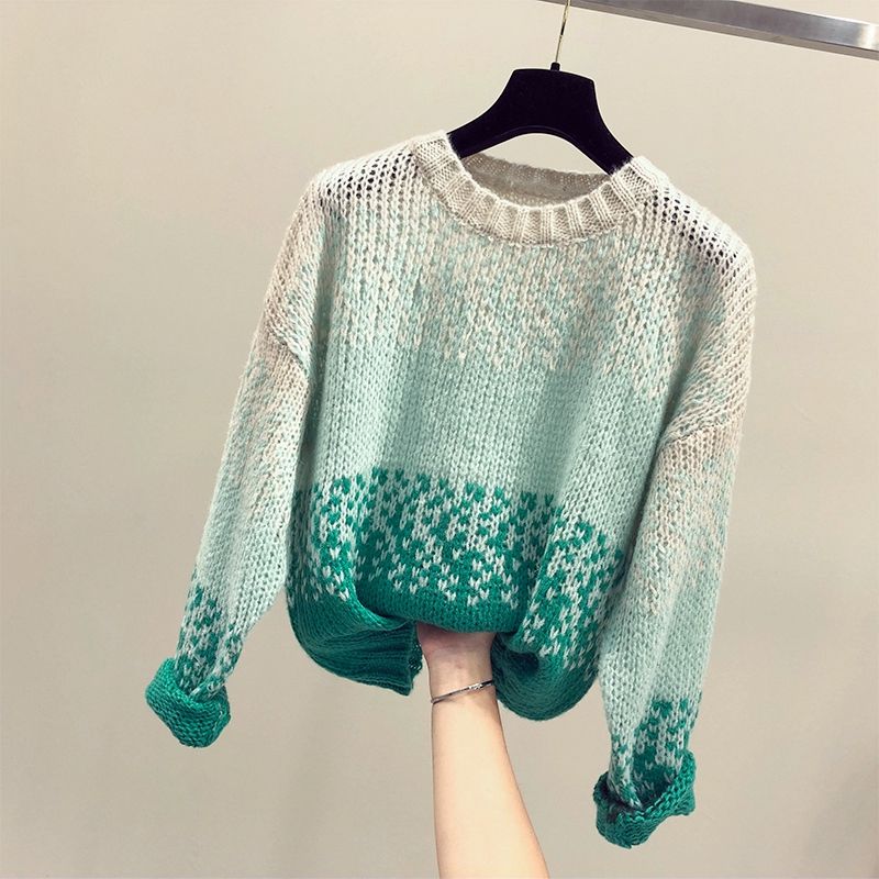 新上的彩色小毛衣，搭小脚裤洋气极了!美嫩时髦，很吸睛