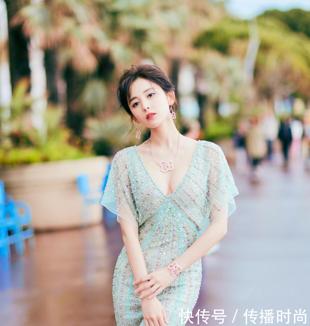 古力娜扎 骨子中有淡淡的性感, 皮肤嫩滑, 不知不觉看迷了