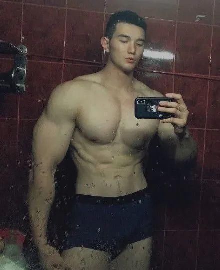 「洋火」193CM“肌肉版”杨洋火了，这颜值大长腿让网友不淡定了！