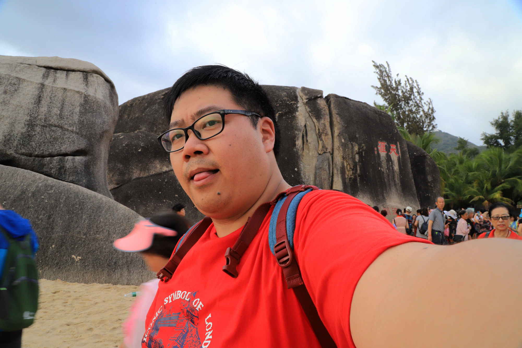 【遇上一座城】请到天涯海角来，一起去看比基尼大长腿的三亚微游