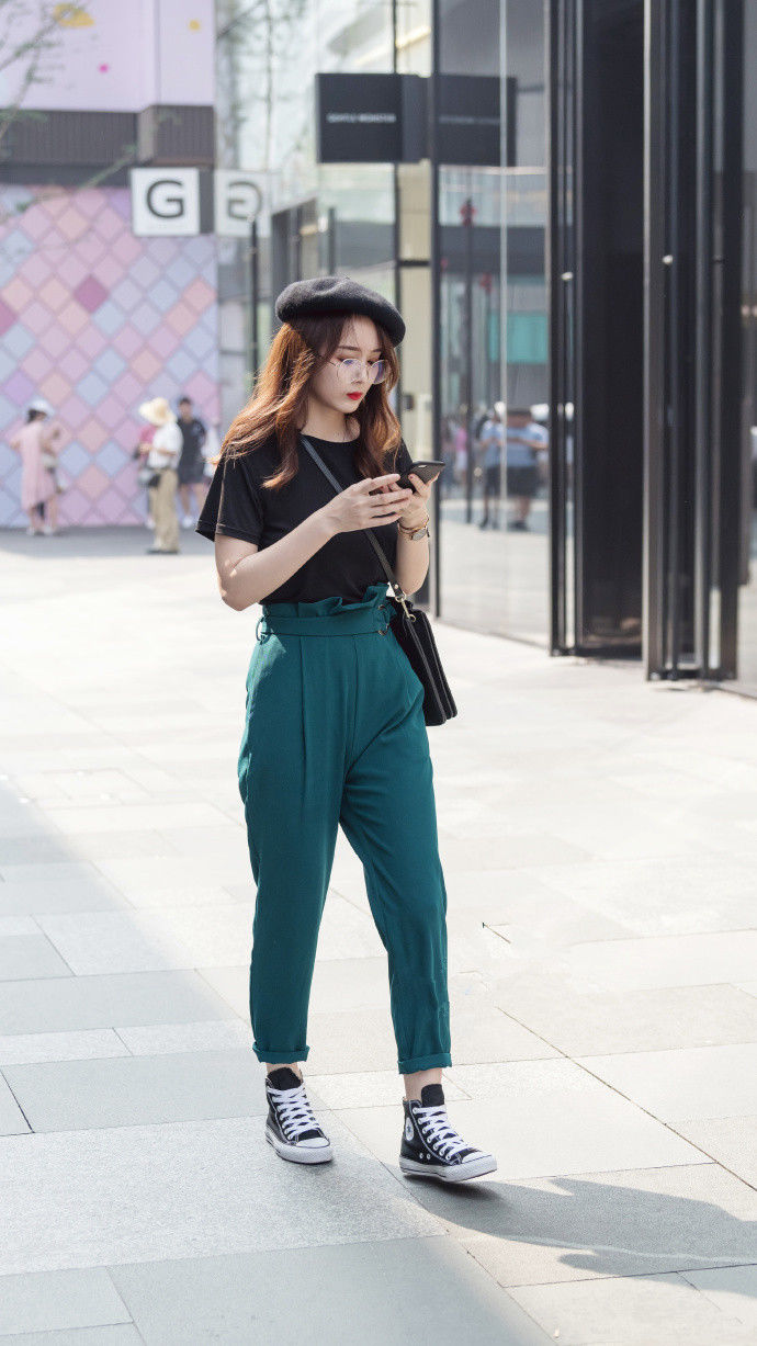 成都街拍,女人这样穿搭,很有气质