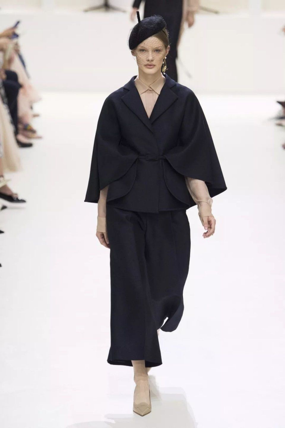 全球最顶级的高定时装周，汇集了世上所有女生的梦想!!