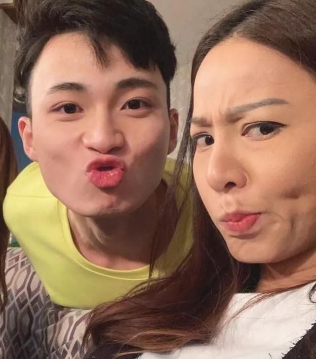  [爱回家之开]他入行仅四年就获4项大奖提名，未来TVB最值得期待的男星是他