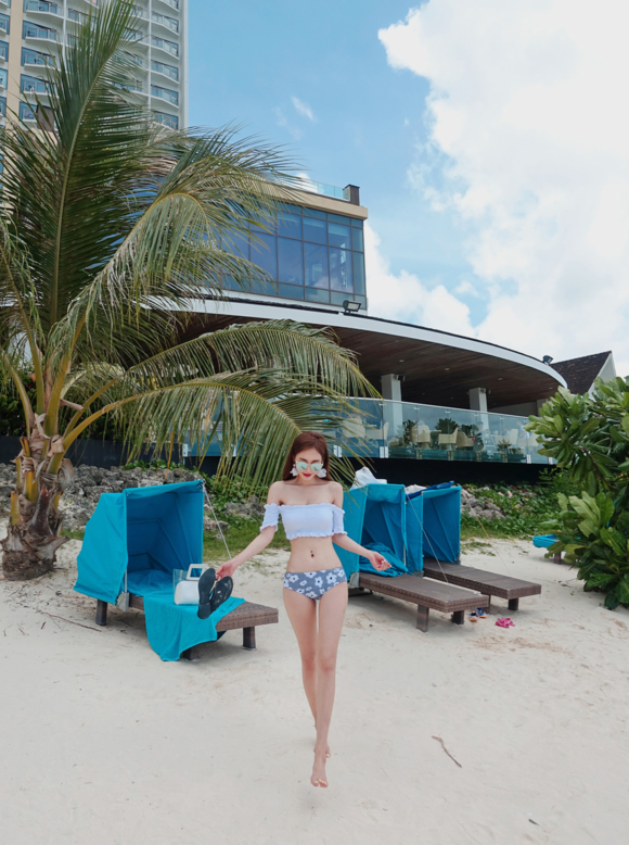 女神孙允珠,云彩烟花白茉莉梦露抹胸泳衣