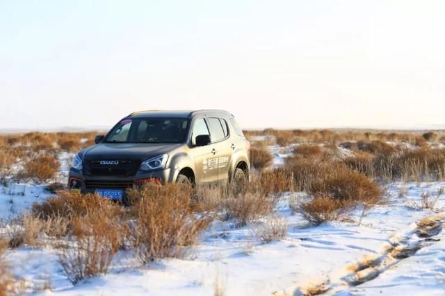 服气！接近零下20度，这台10多万的SUV还敢爬山撒野