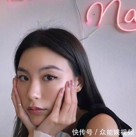 高以翔和她女友照片