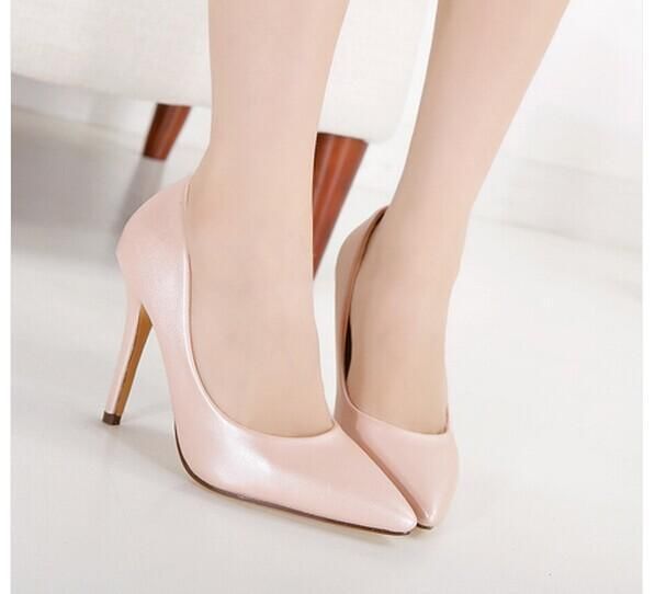 优雅尖头高跟鞋高贵的气质，为时尚女性代言